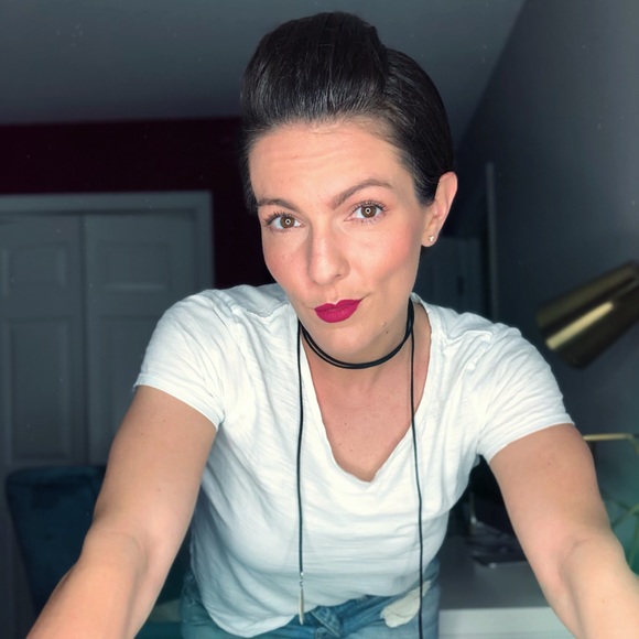 Meet your Posher, Lora - Picture 1 of 1